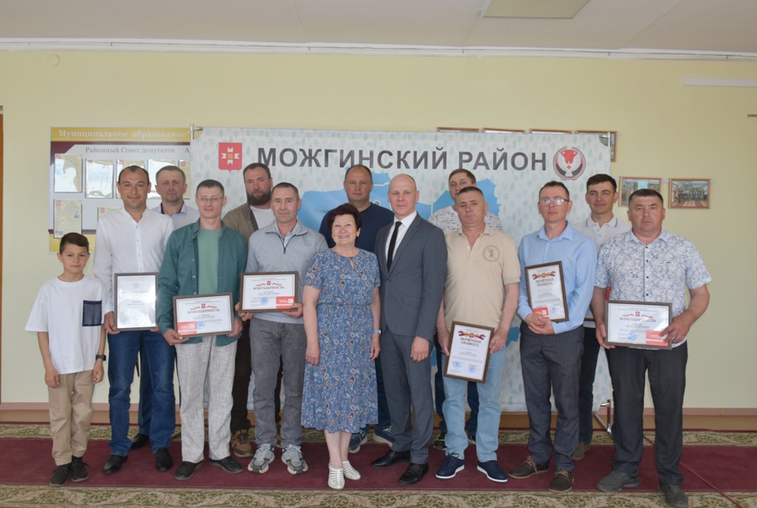 Сегодня в зале заседаний Администрации Можгинского района состоялось торжественное мероприятие, посвященное Дню российского предпринимательства!.