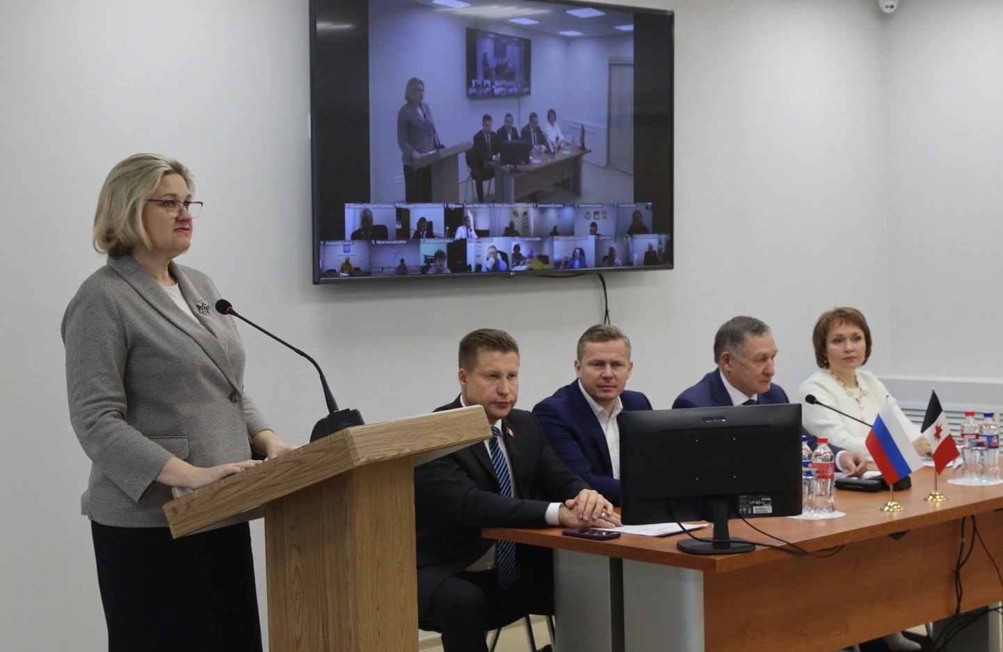 Под руководством спикера республиканского парламента В.П.Невоструева в Республиканском центре занятости населения состоялось выездное заседание Президиума Государственного Совета..